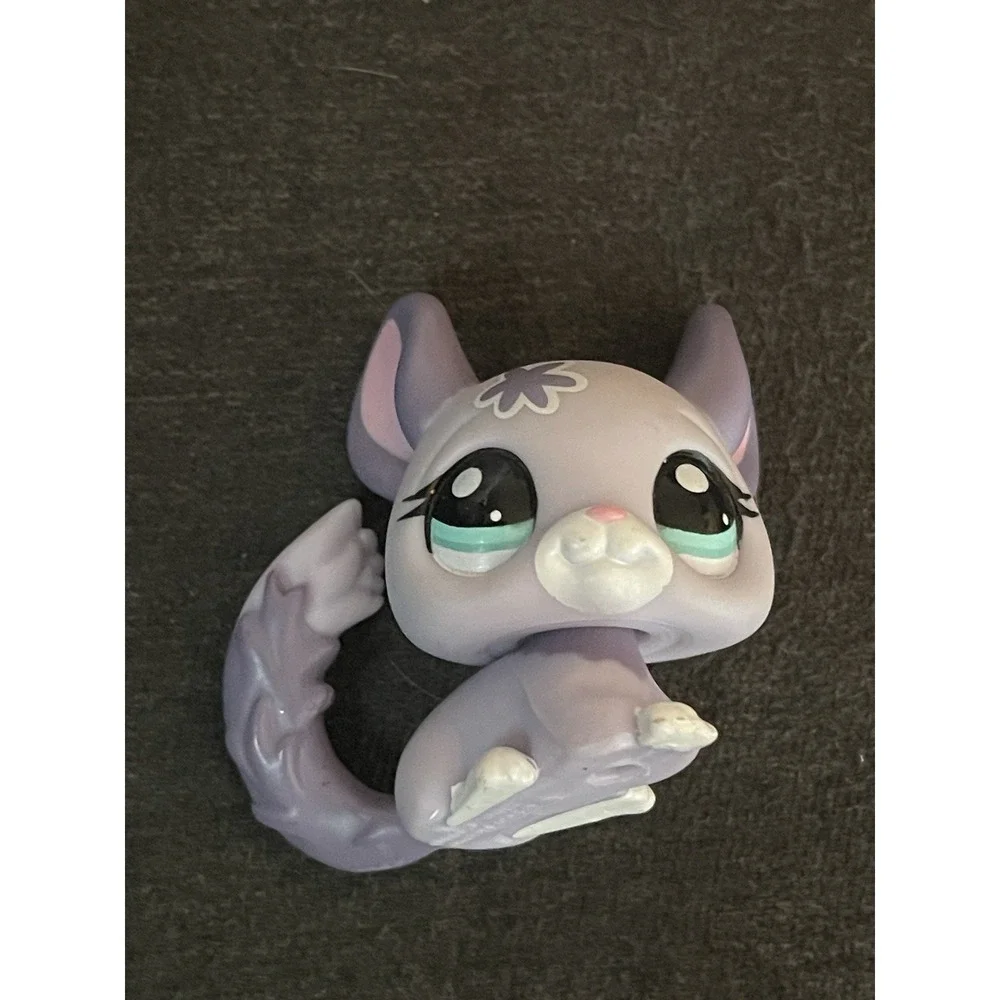 Authentic LPS Littlest Pet Shop #2135 Purple Chinchilla Flower Teal Dot Eyes #2